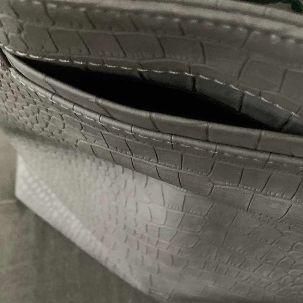 Thirty-One Gray Croc-Embossed Tote with Strap - Picture 3 of 12